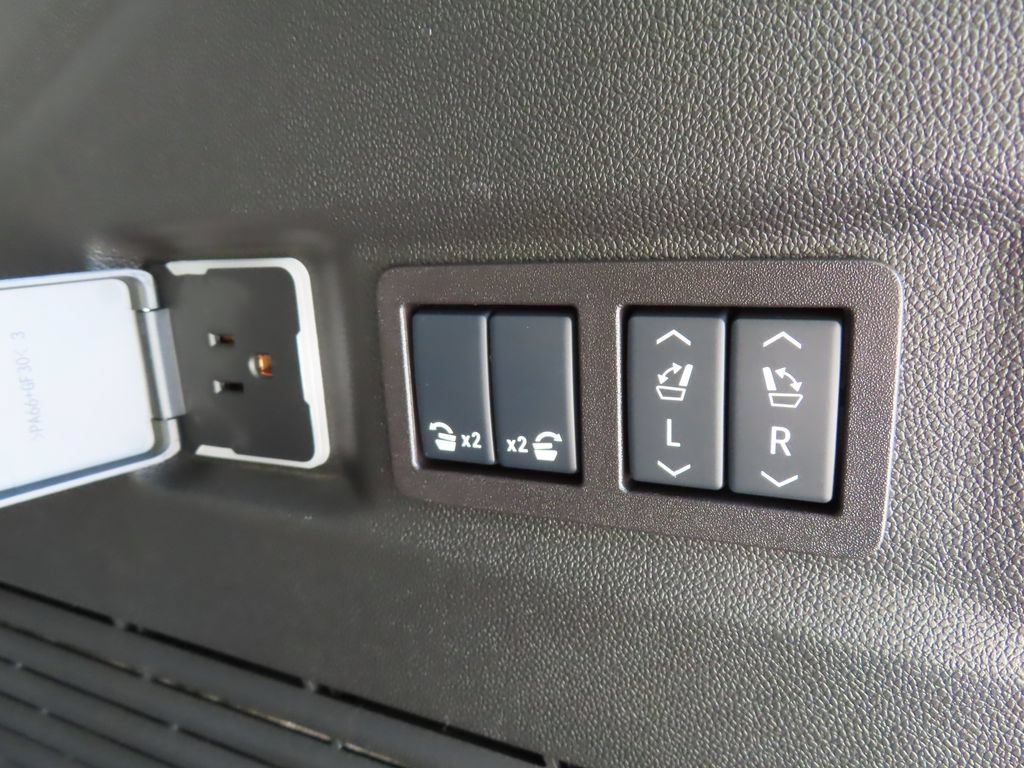 Certified 2025 GMC Yukon AT4 AWD/4WD image 21