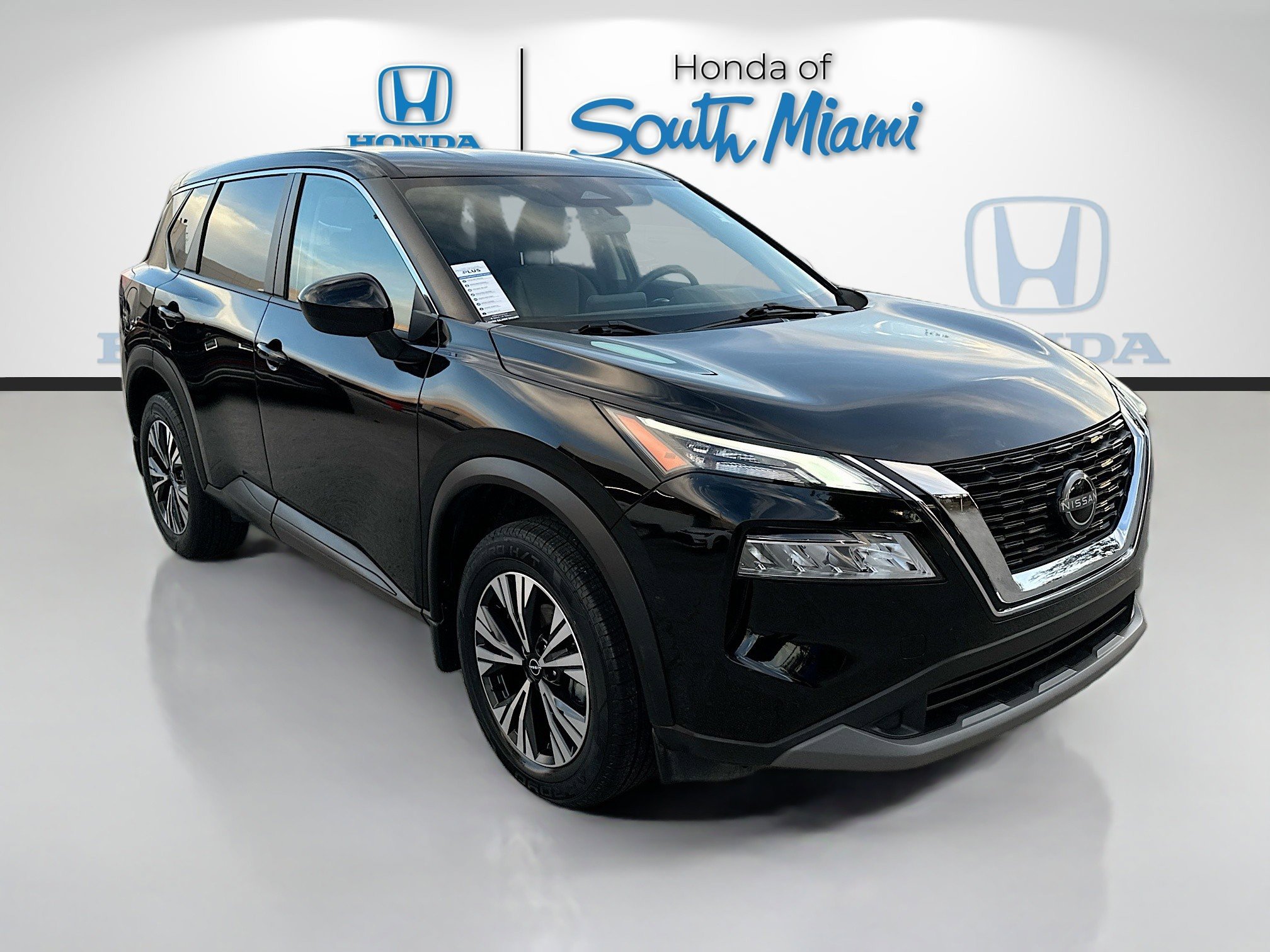Used 2023 Nissan Rogue SV image 1