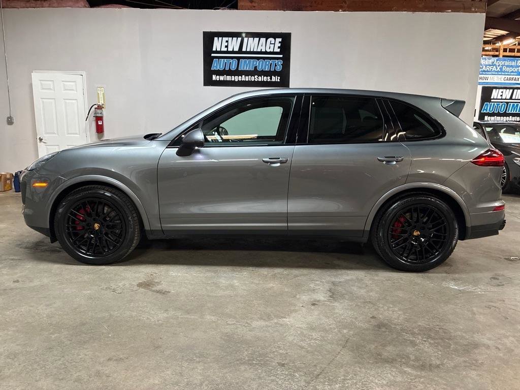 Used 2016 Porsche Cayenne Turbo image 8