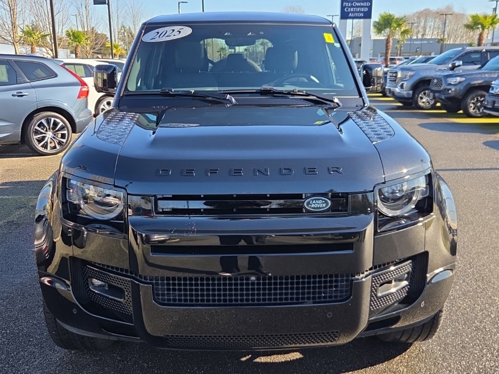 Used 2025 Land Rover Defender 110 X-Dynamic SE image 9