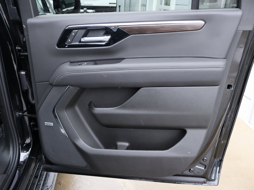 New 2025 Chevrolet Suburban Premier w/ Sun And Tow Package image 40