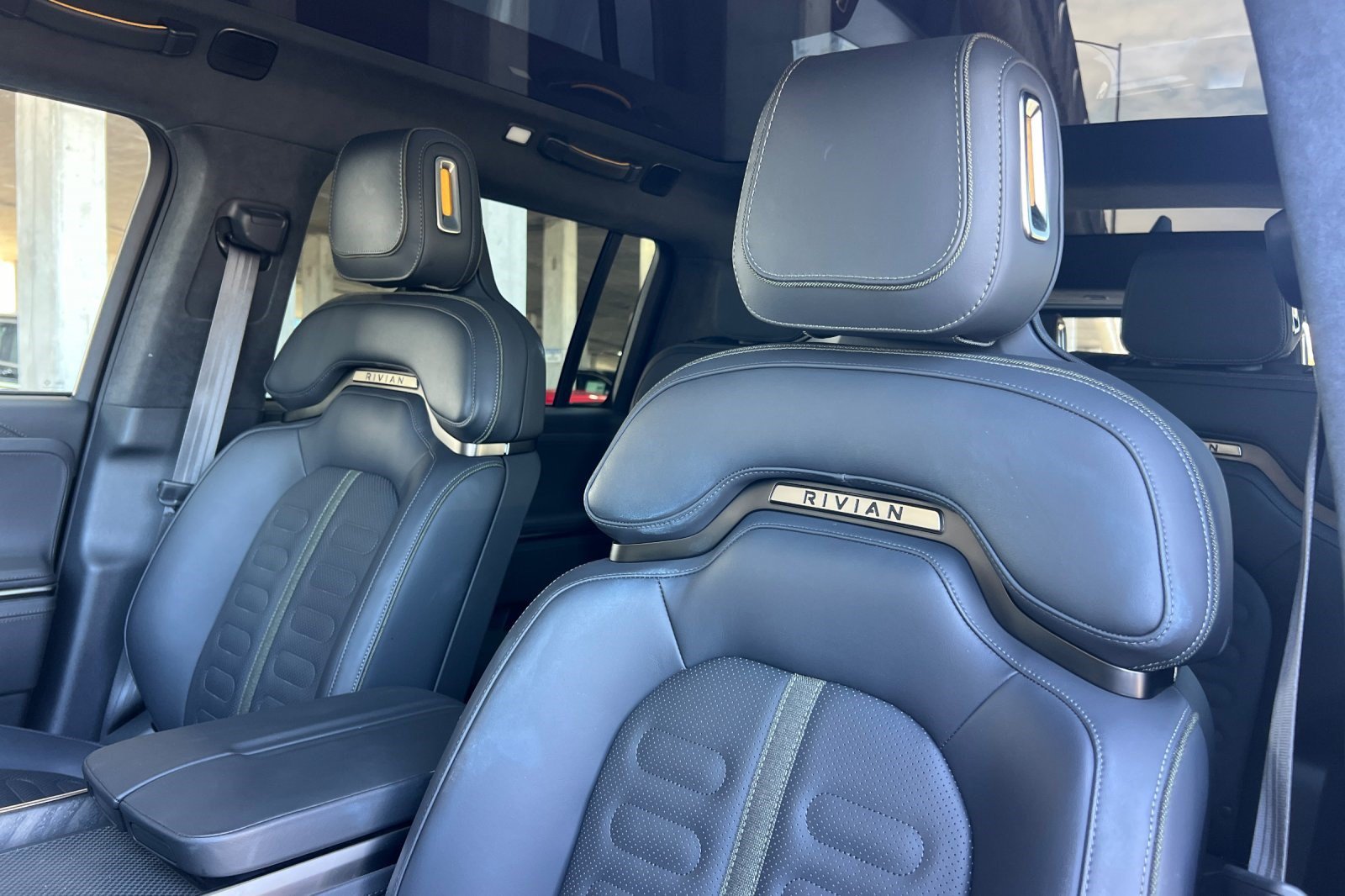 Used 2024 Rivian R1S Adventure AWD/4WD image 24