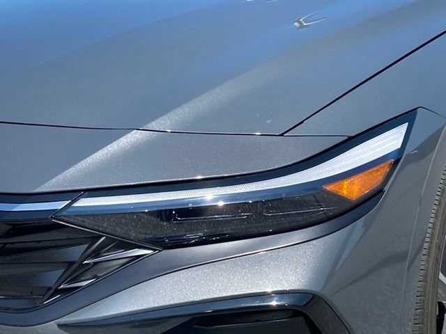 Used 2024 Hyundai Elantra SEL w/ Convenience Package FWD image 9