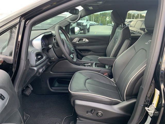New 2026 Chrysler Pacifica Limited w/ S Appearance Package image 11