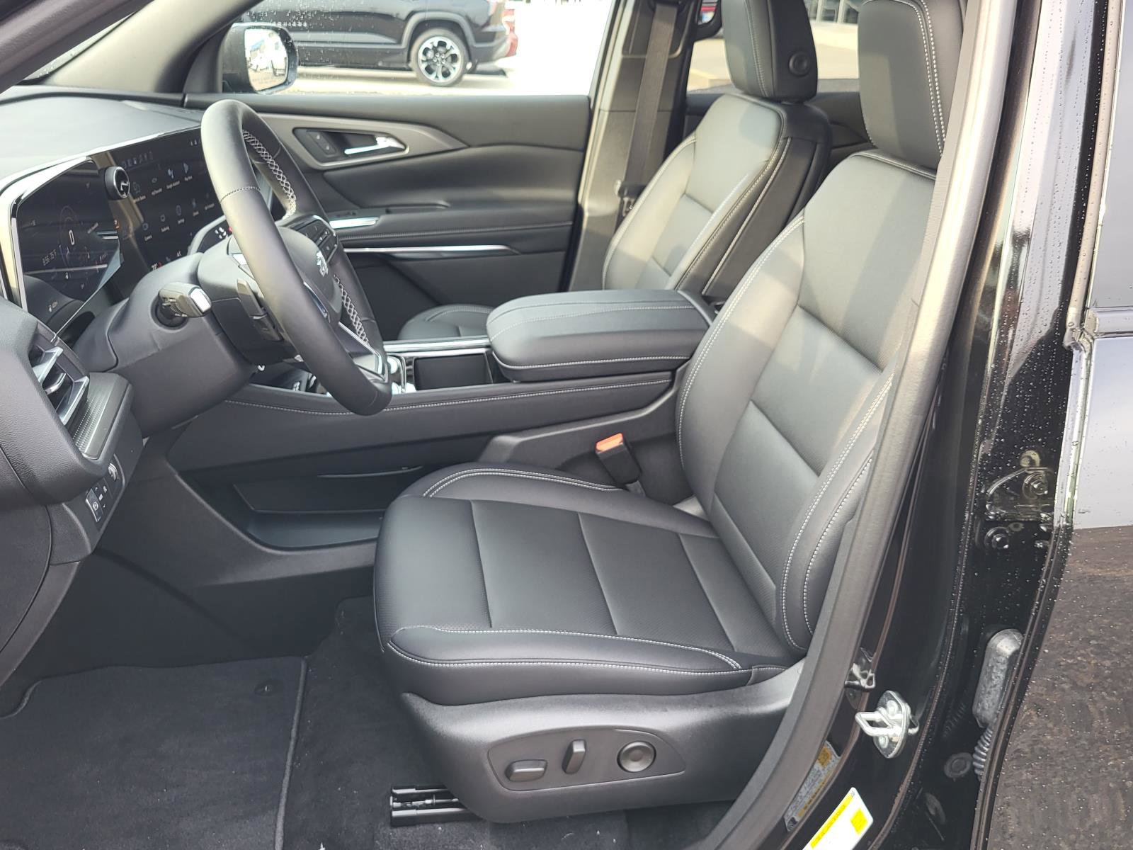 New 2026 Chevrolet Traverse LT image 15