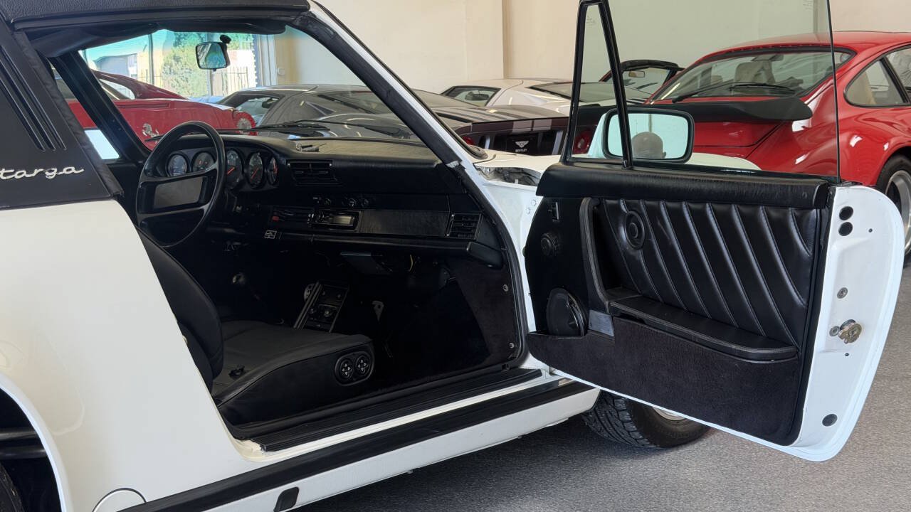 Used 1987 Porsche 911 Carrera RWD image 14