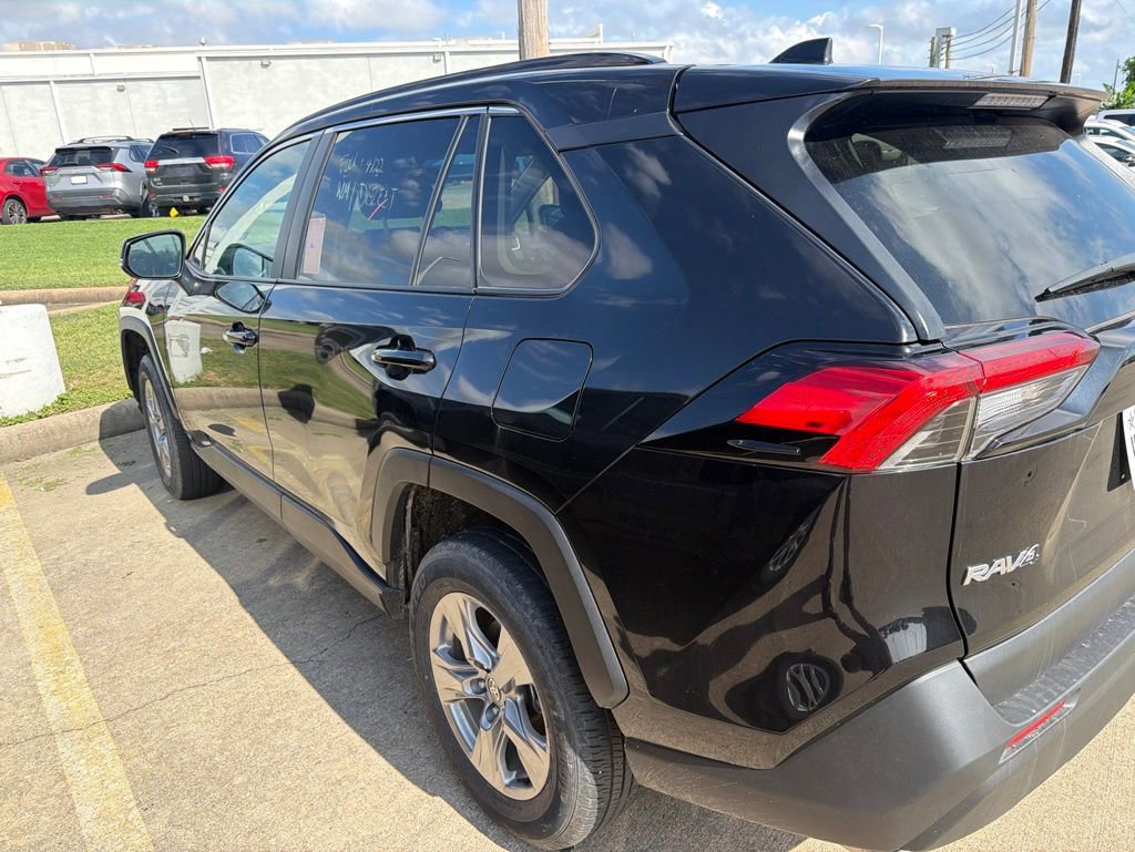 Used 2025 Toyota RAV4 XLE FWD image 4