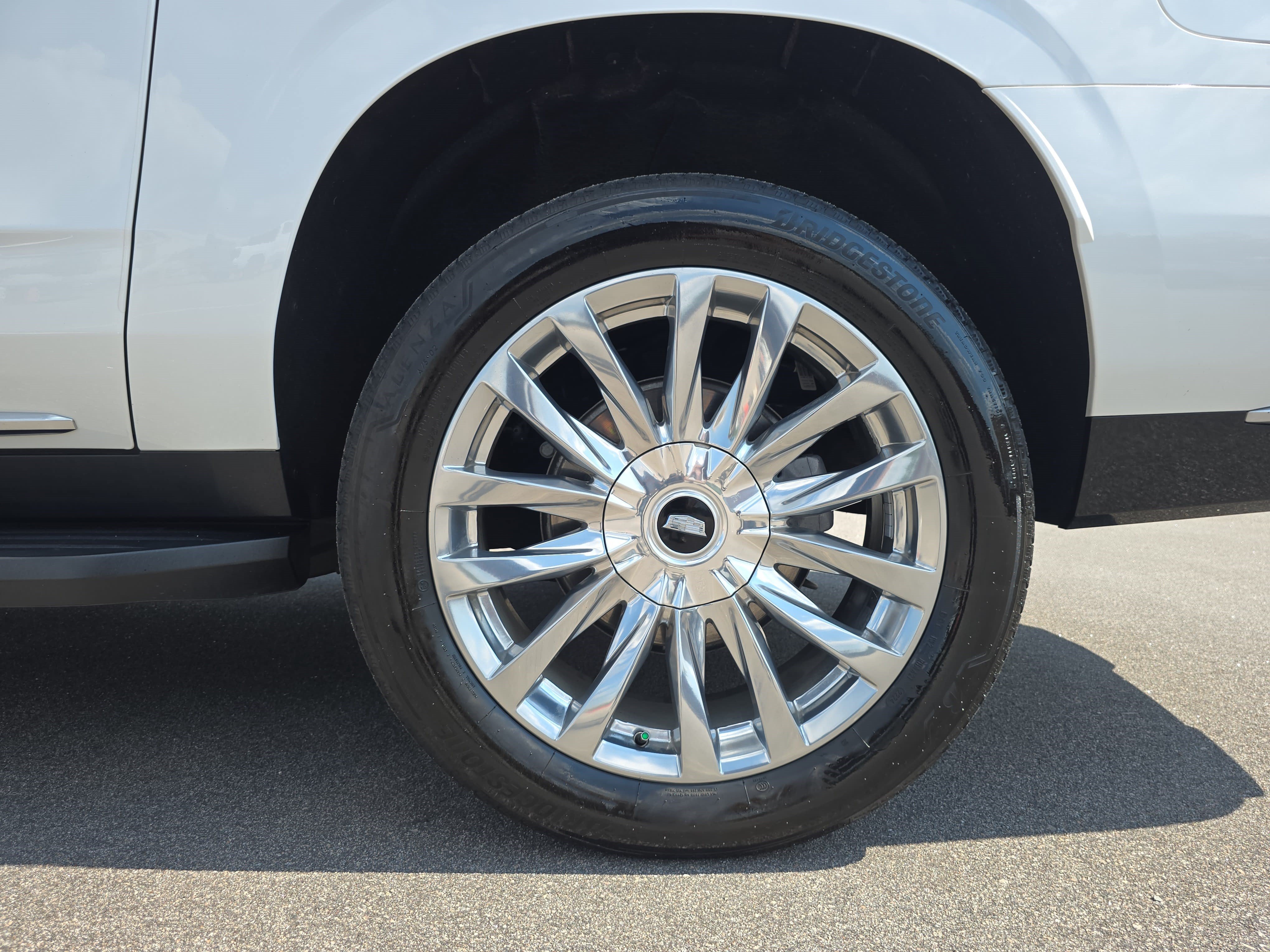 Used 2024 Cadillac Escalade ESV Premium Luxury w/ Performance Package AWD/4WD image 34