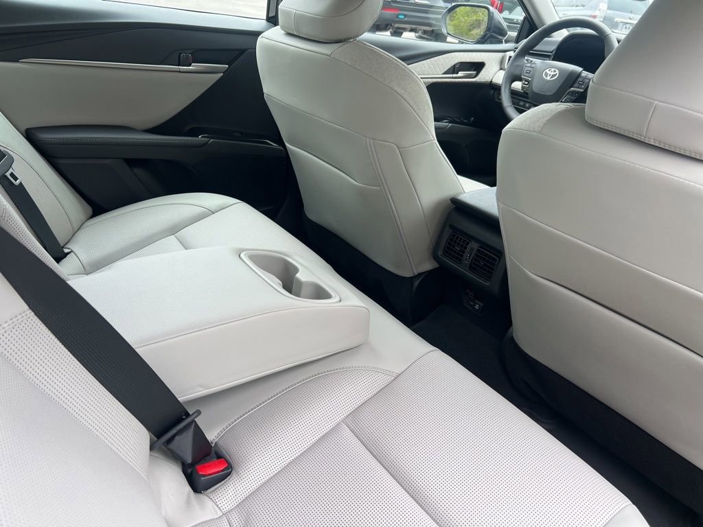 Used 2025 Toyota Camry XLE image 15