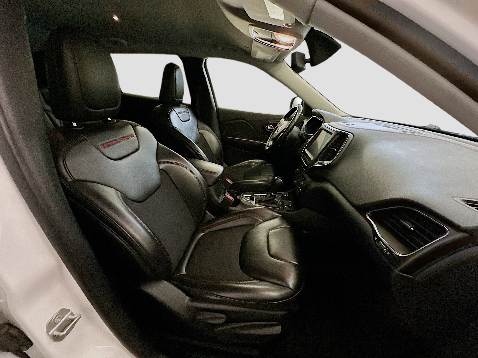 Used 2020 Jeep Cherokee Trailhawk w/ Cold Weather Group image 32