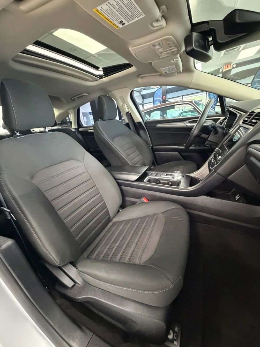 Used 2020 Ford Fusion SE FWD image 9