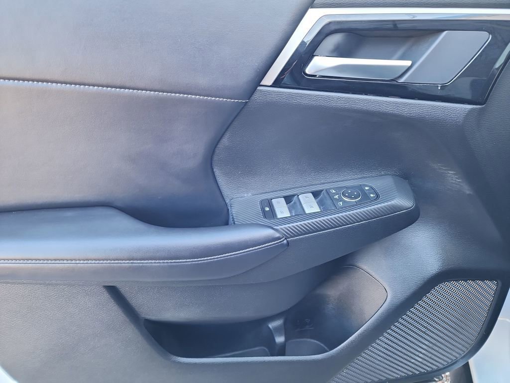 Used 2024 Mitsubishi Outlander SE Black Edition image 12