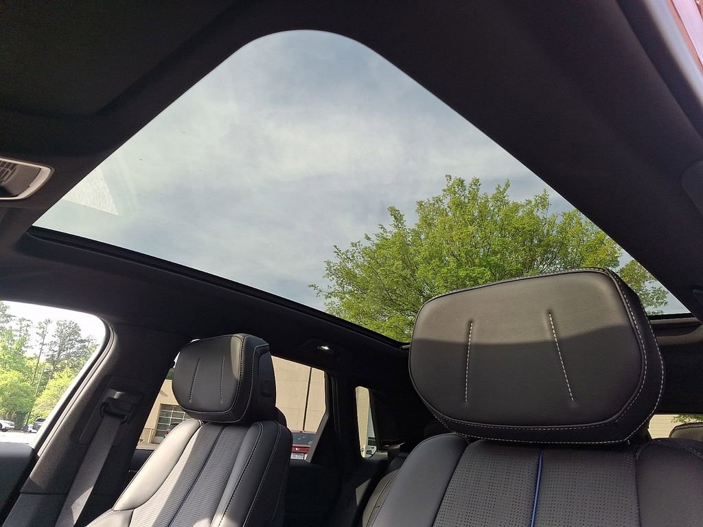 Used 2024 Cadillac Lyriq Luxury AWD/4WD image 14