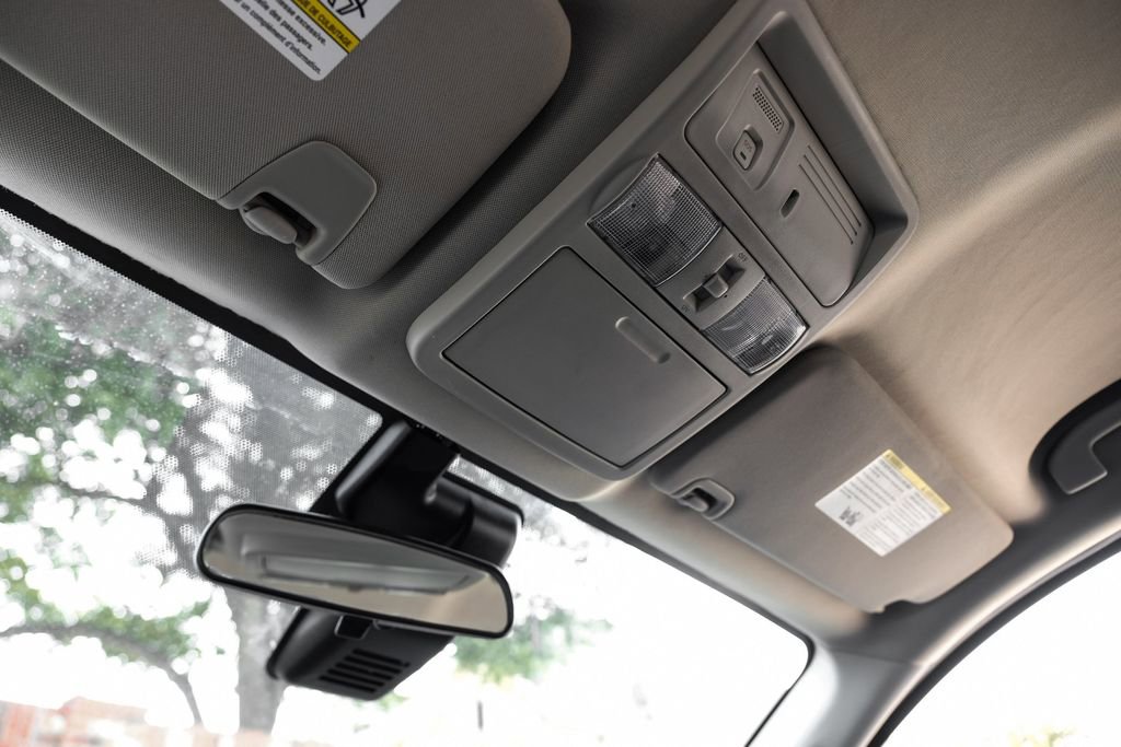 Used 2021 Nissan Titan SV image 26