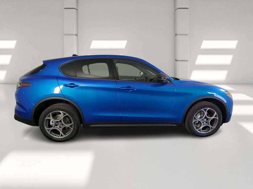 New 2025 Alfa Romeo Stelvio Sprint w/ Convenience Package image 4