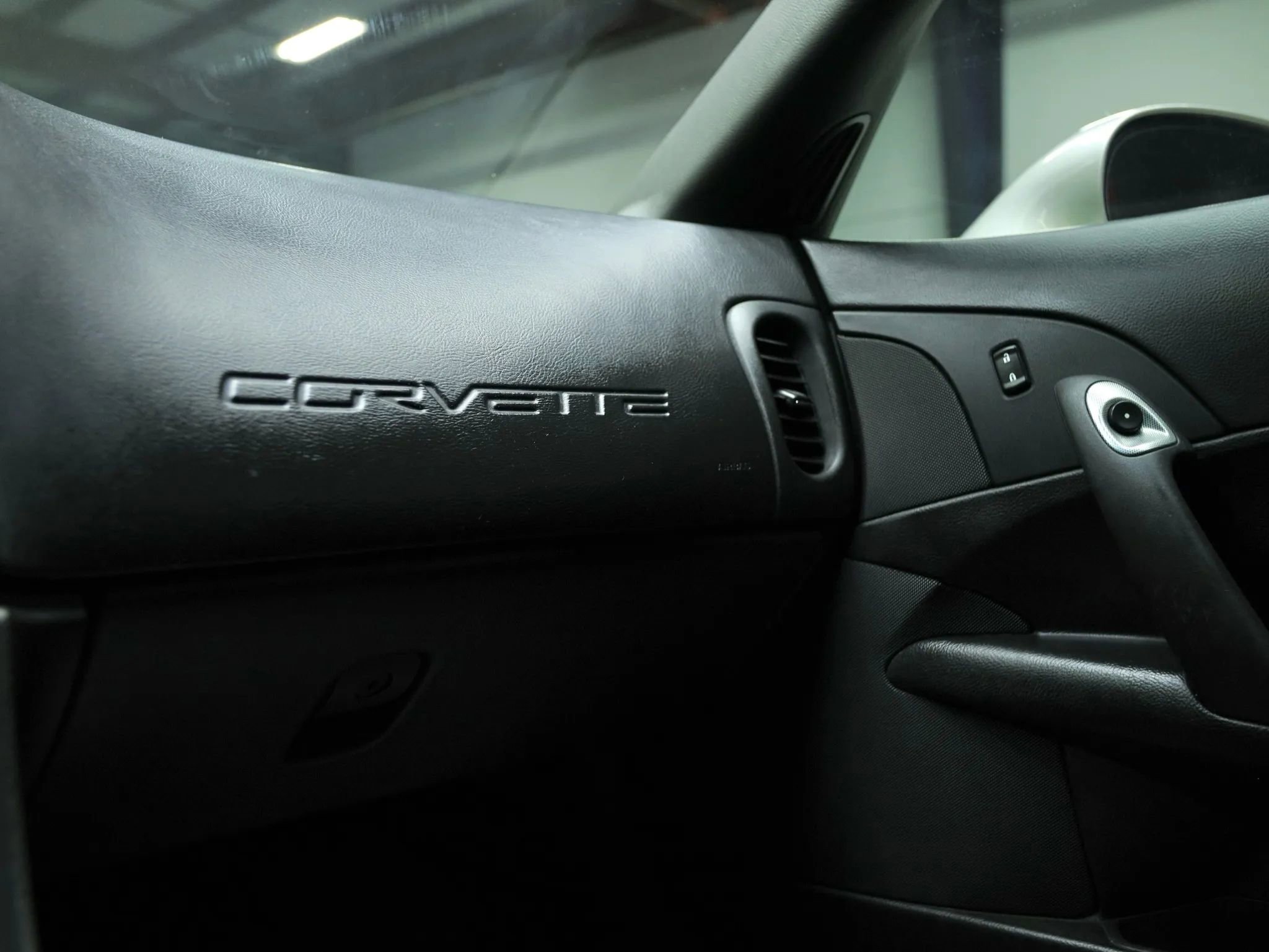 Used 2006 Chevrolet Corvette Coupe image 24