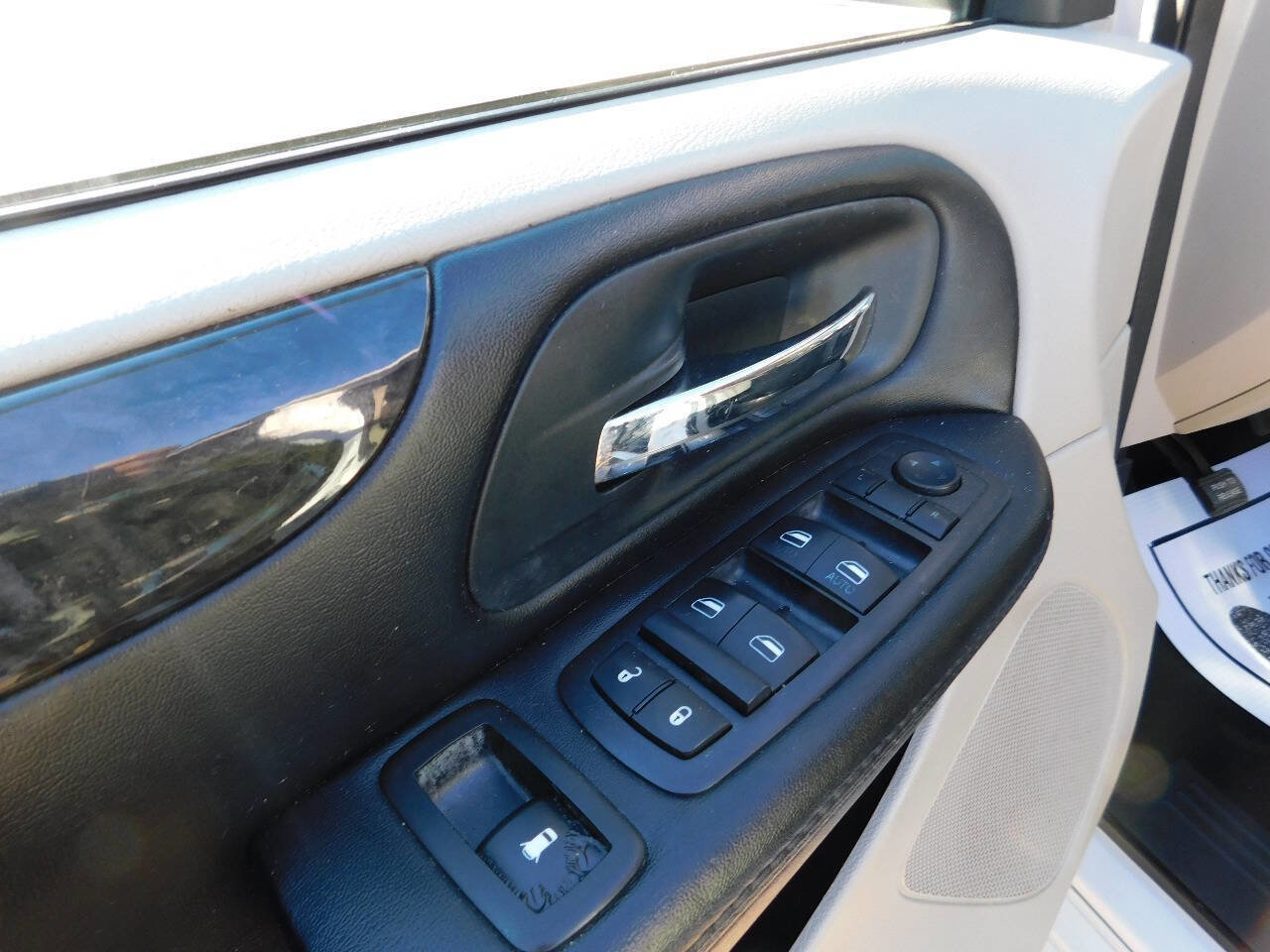 Used 2016 Dodge Grand Caravan SXT image 22