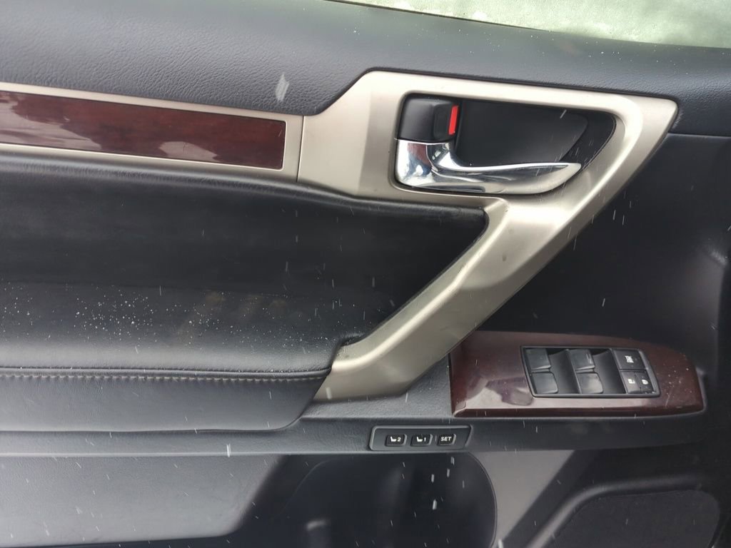 Used 2015 Lexus GX 460 w/ Premium Package image 8