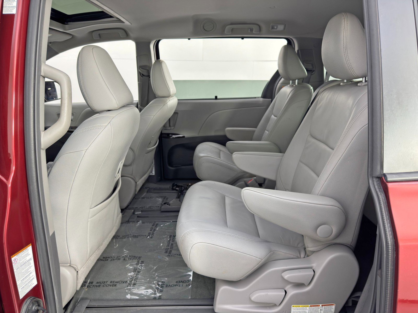 Used 2016 Toyota Sienna XLE FWD image 38