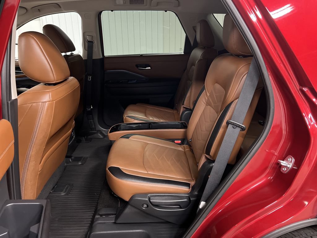 Used 2023 Nissan Pathfinder Platinum AWD/4WD image 15