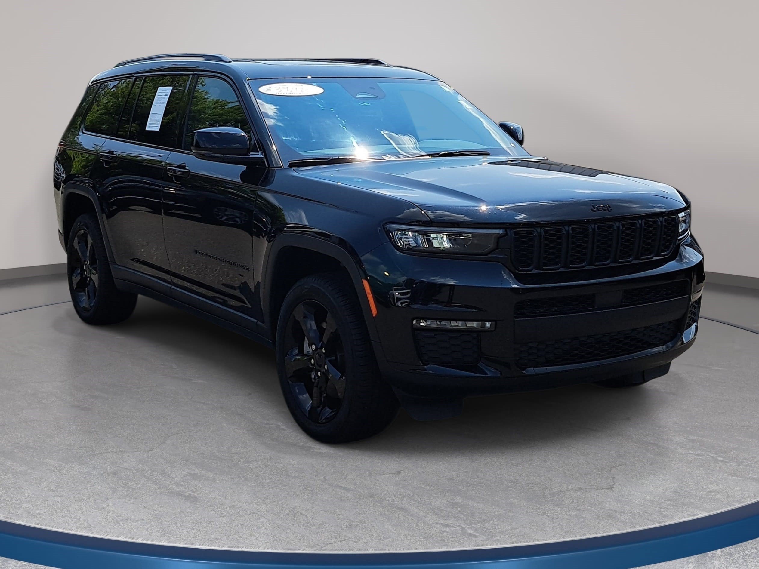 Used 2025 Jeep Grand Cherokee L Limited w/ Black Appearance Package AWD/4WD image 3