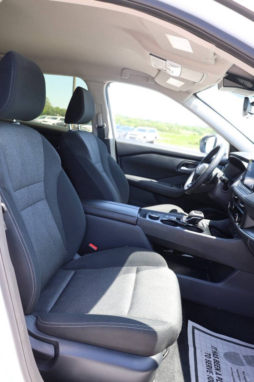Used 2025 Nissan Rogue SV AWD/4WD image 15