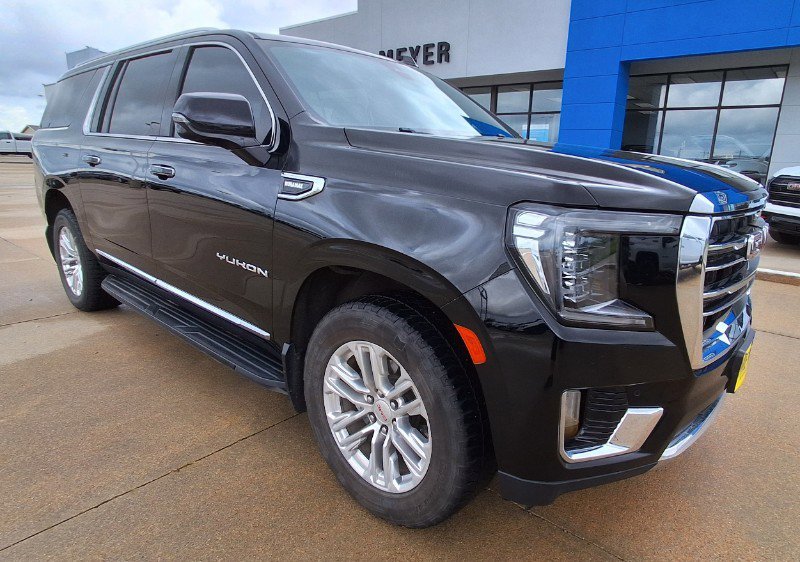 Used 2022 GMC Yukon XL SLT w/ SLT Premium Package AWD/4WD image 2