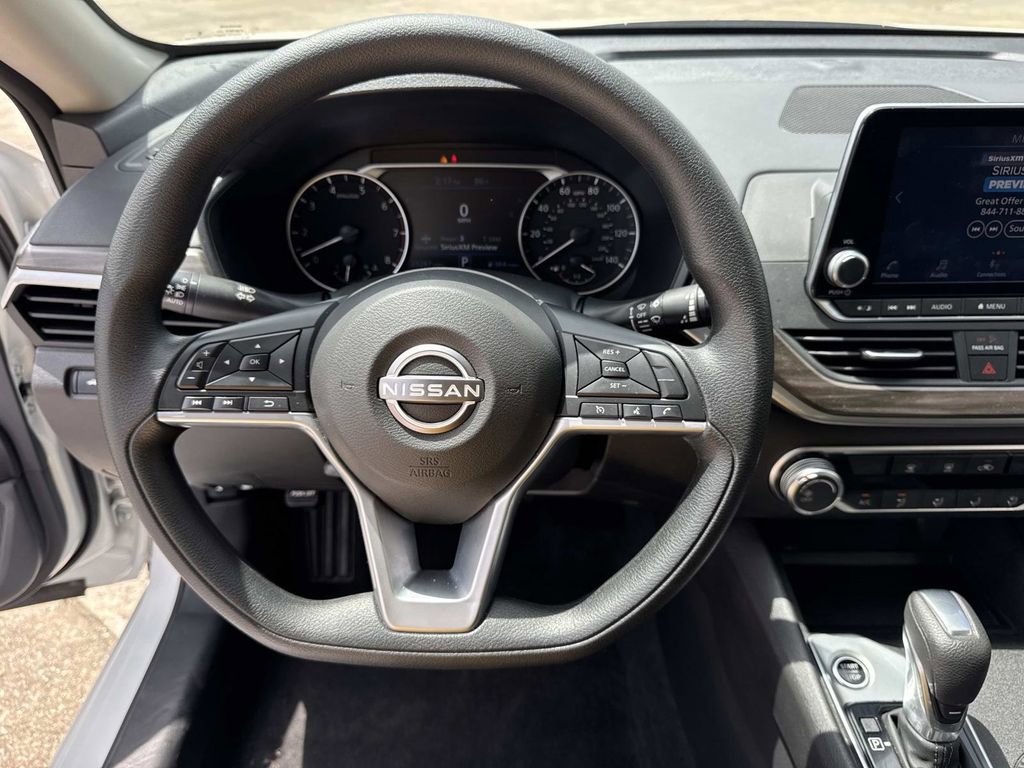 Used 2025 Nissan Altima 2.5 SV FWD image 38