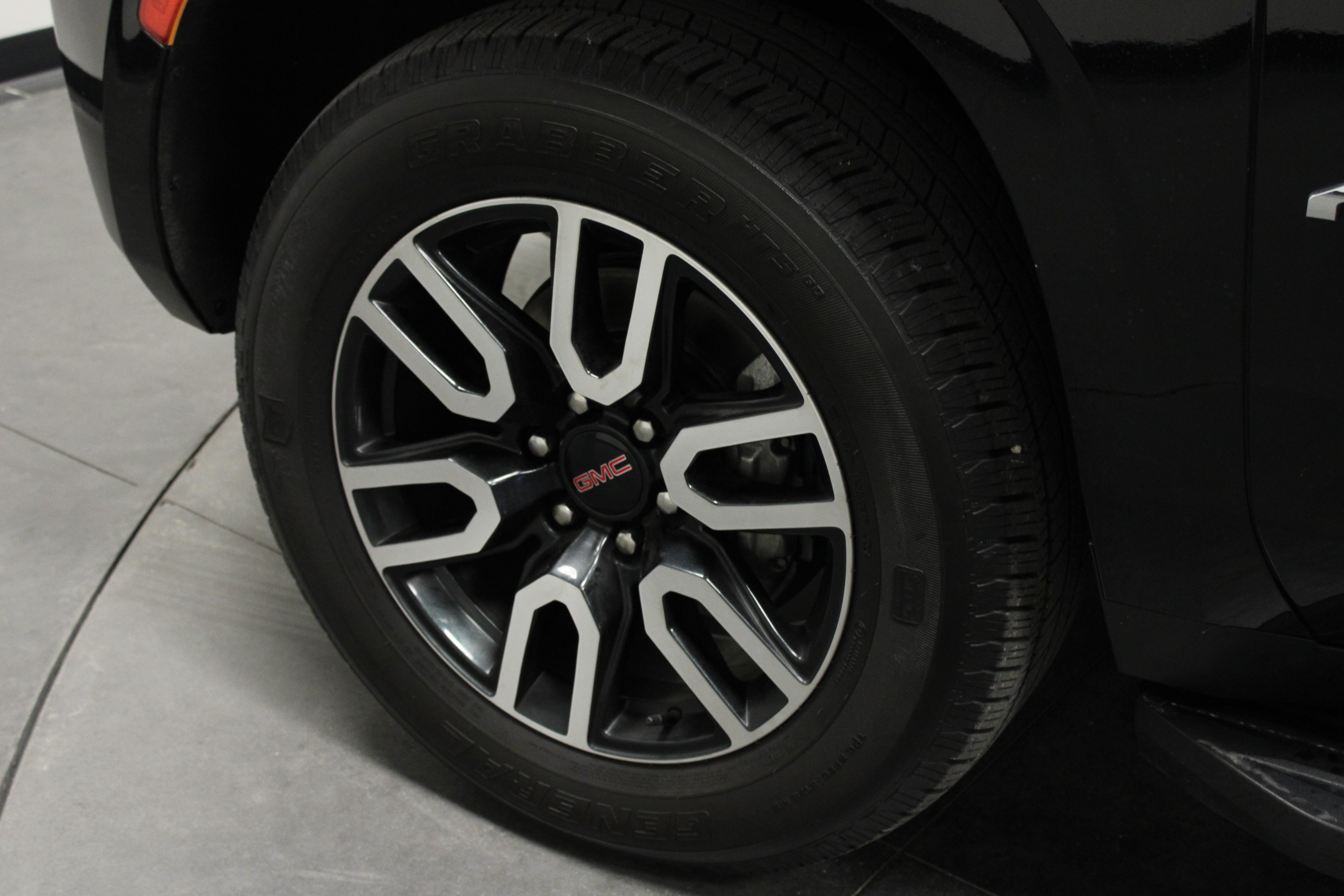 Used 2023 GMC Yukon AT4 AWD/4WD image 10