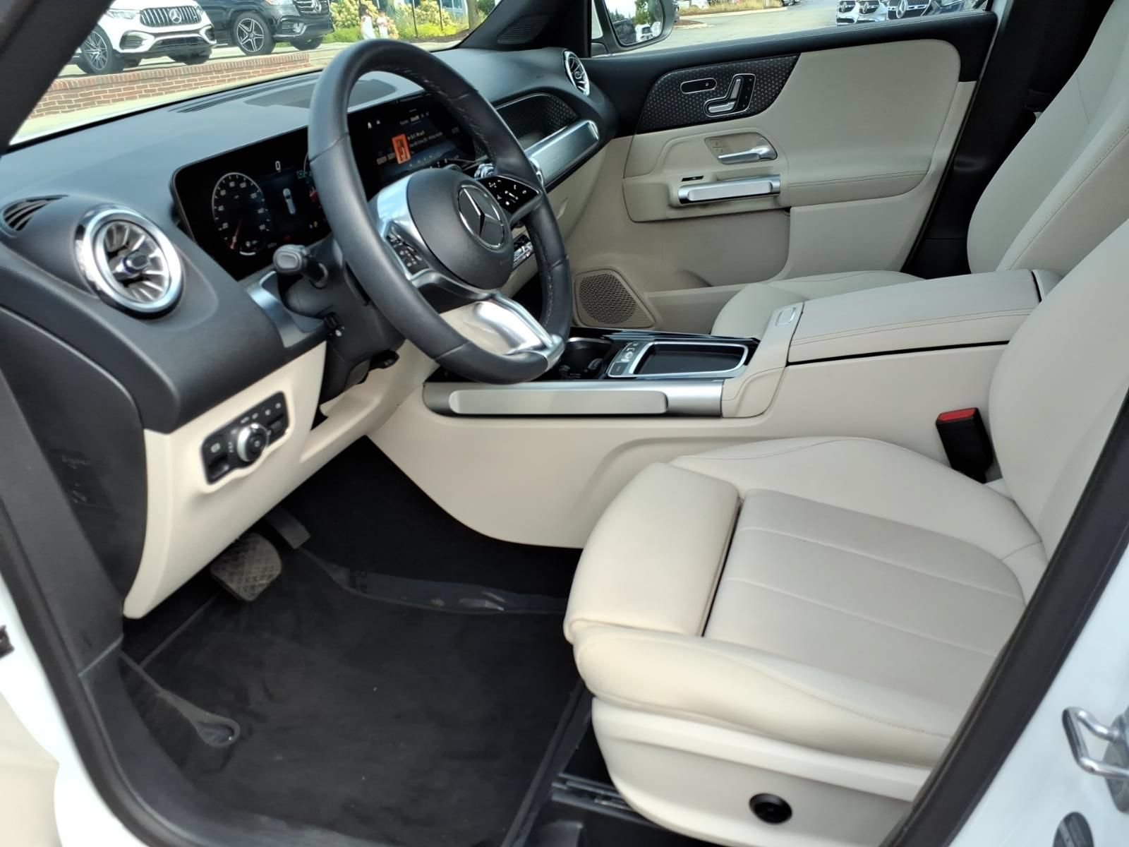 Certified 2025 Mercedes-Benz GLB 250 4MATIC image 11