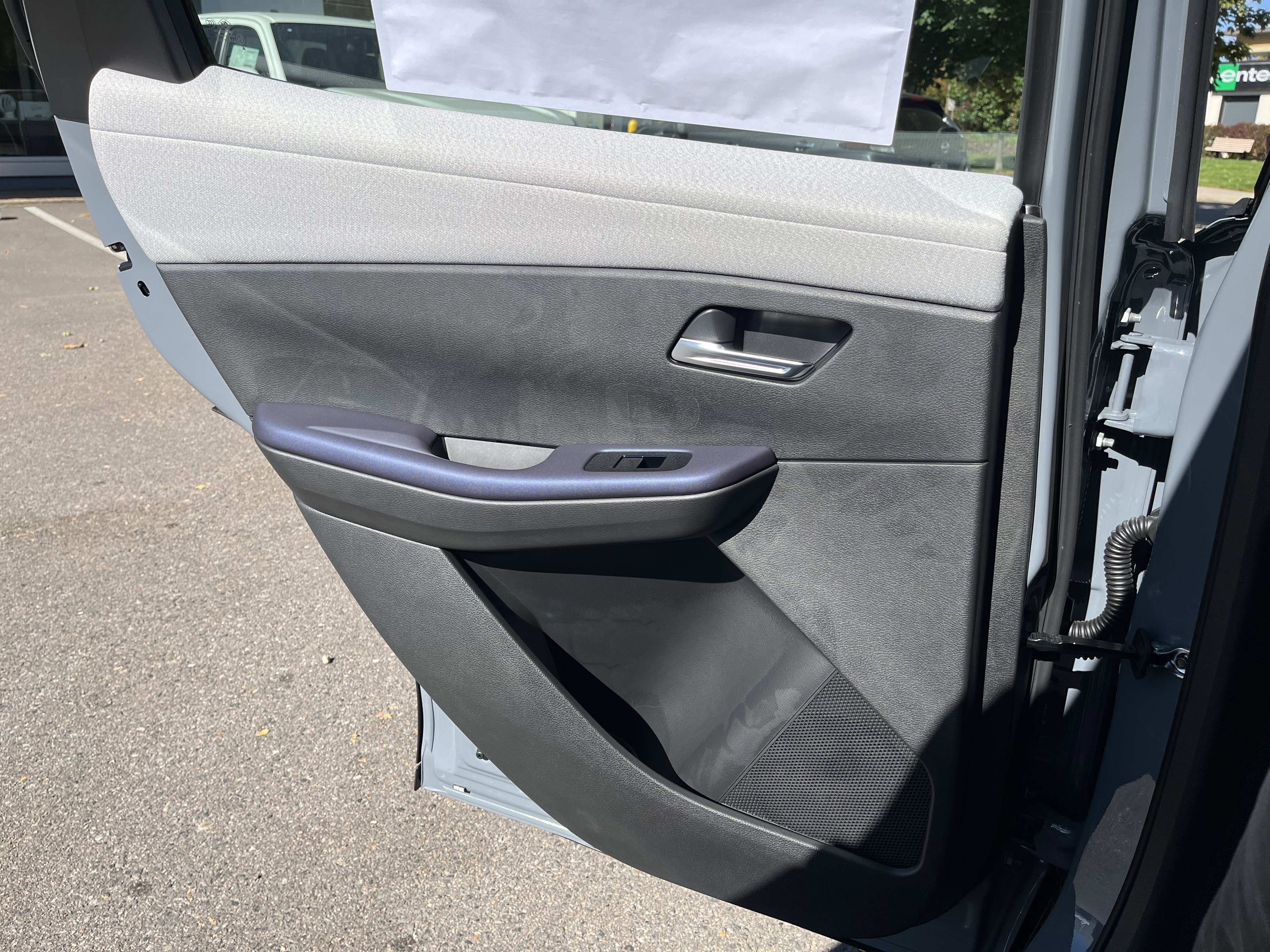 New 2026 Nissan Leaf Platinum+ w/ Cargo Package (Platinum+) image 29