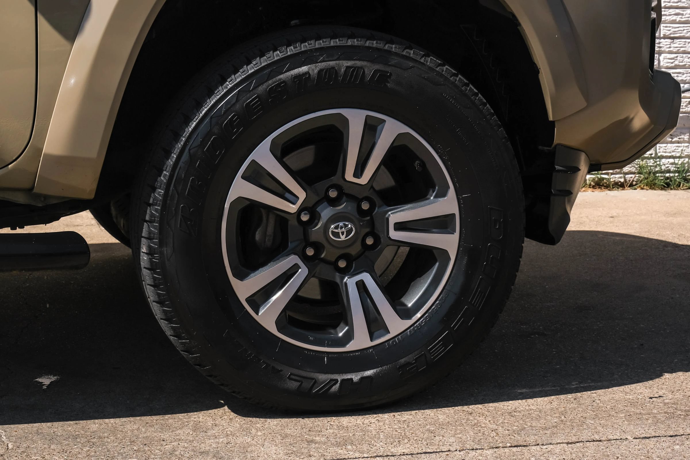 Used 2017 Toyota Tacoma TRD Sport w/ Tow Package RWD image 42