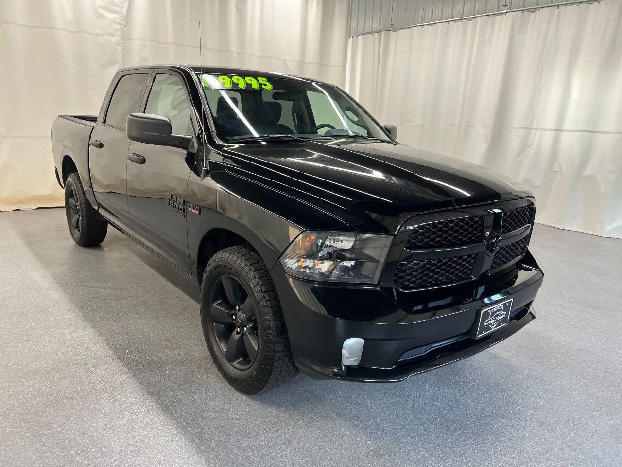 Used 2019 RAM 1500 Express w/ Express Value Package AWD/4WD image 3