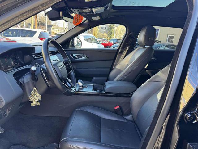 Used 2025 Land Rover Range Rover Velar Dynamic SE image 16