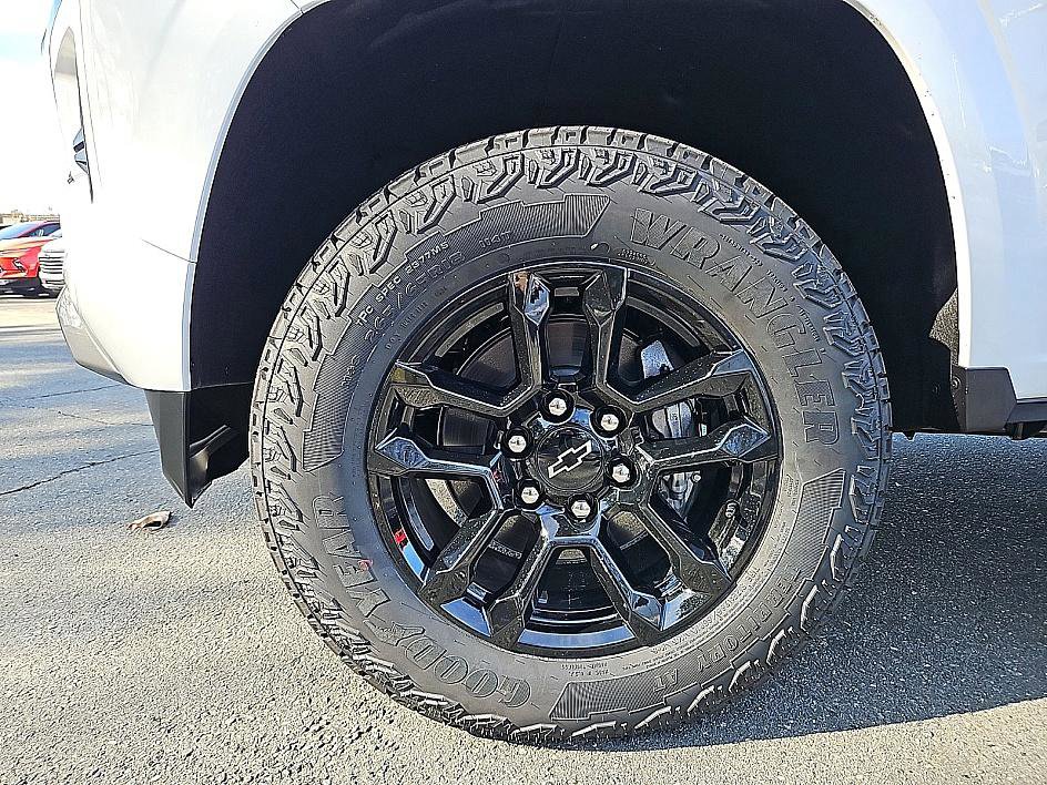 New 2025 Chevrolet Colorado Z71 w/ Midnight Edition image 8