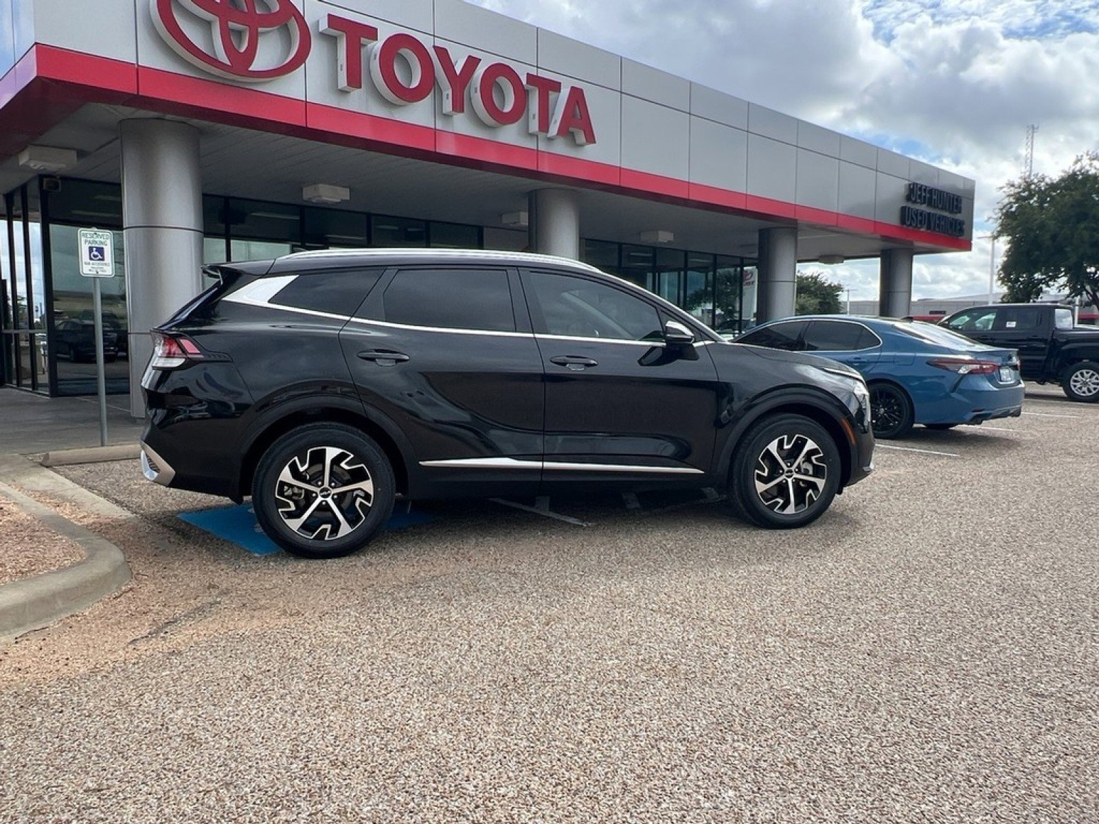 Used 2023 Kia Sportage EX image 6