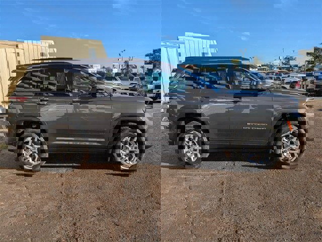 New 2025 Jeep Grand Cherokee Laredo X image 3