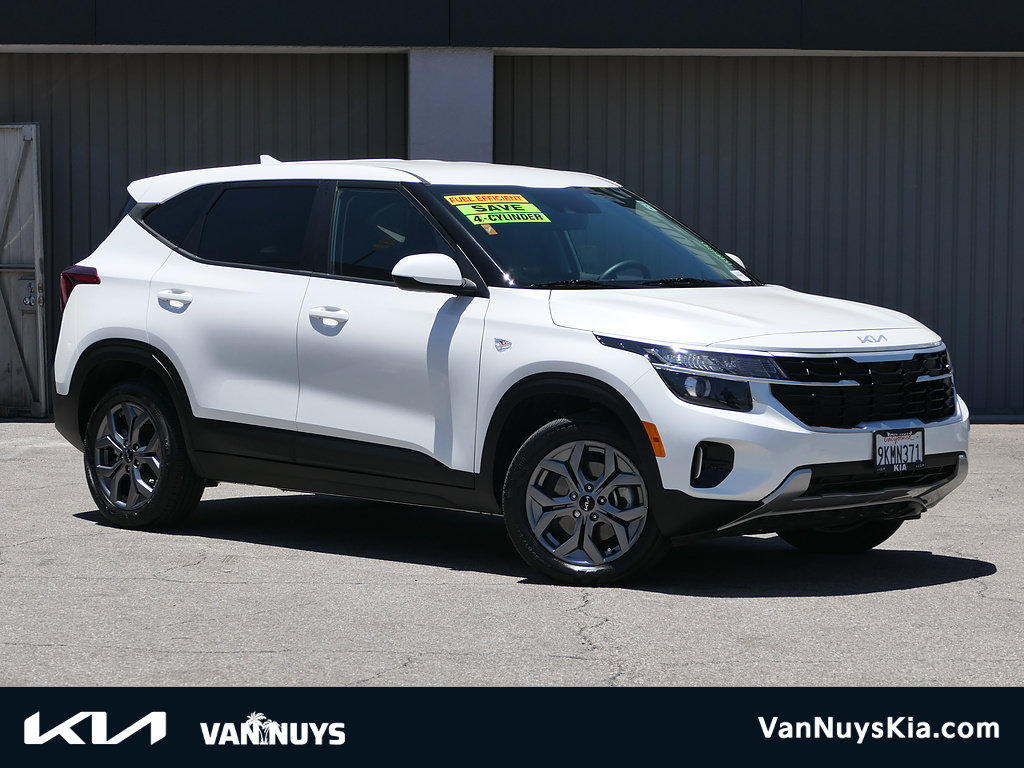 Used 2024 Kia Seltos LX AWD/4WD image 1