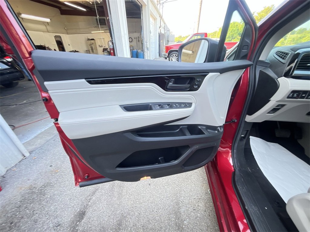 Used 2025 Honda Odyssey Touring image 13