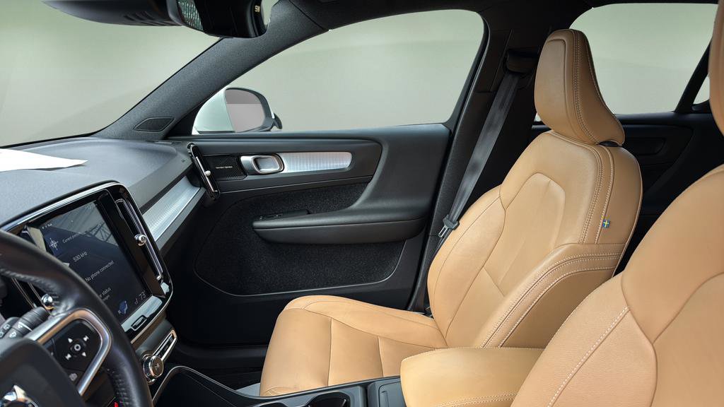 Used 2019 Volvo XC40 T5 Momentum image 13