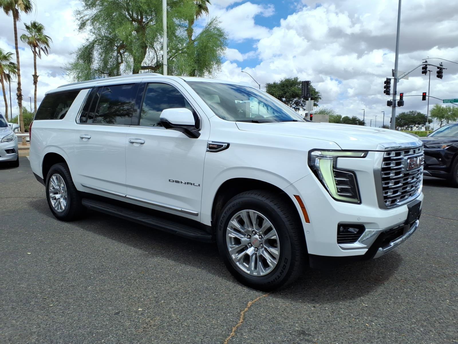 Used 2025 GMC Yukon XL Denali AWD/4WD image 3