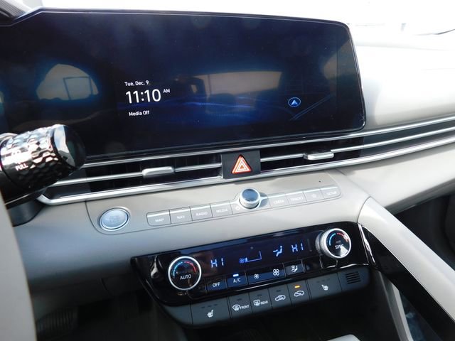 Used 2025 Hyundai Elantra SEL image 28