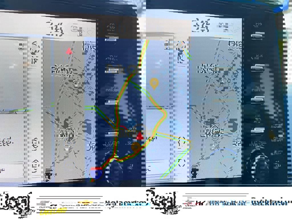 Used 2023 Toyota Sienna Limited image 24