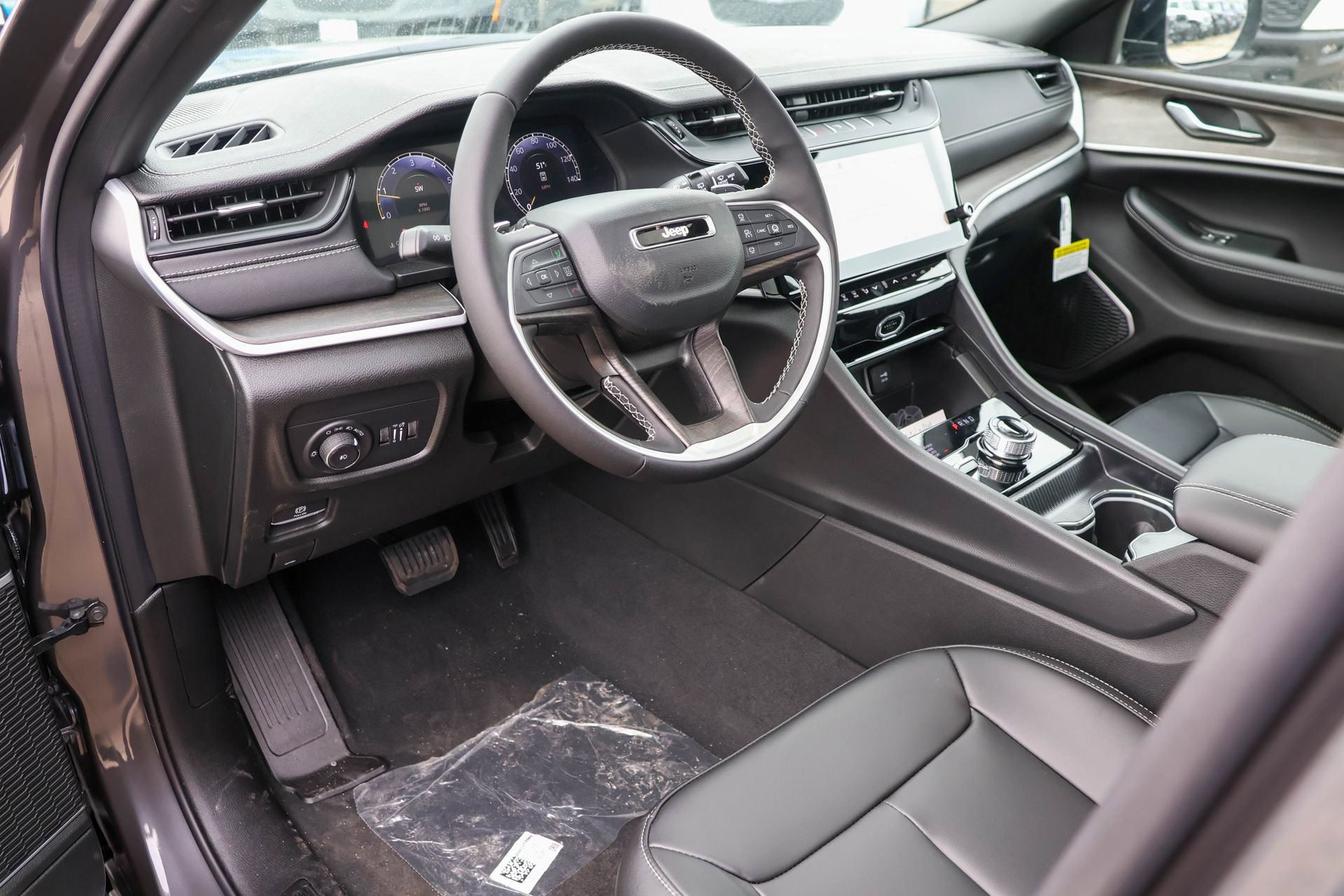 New 2026 Jeep Grand Cherokee L Limited w/ Limited Altitude Package image 4