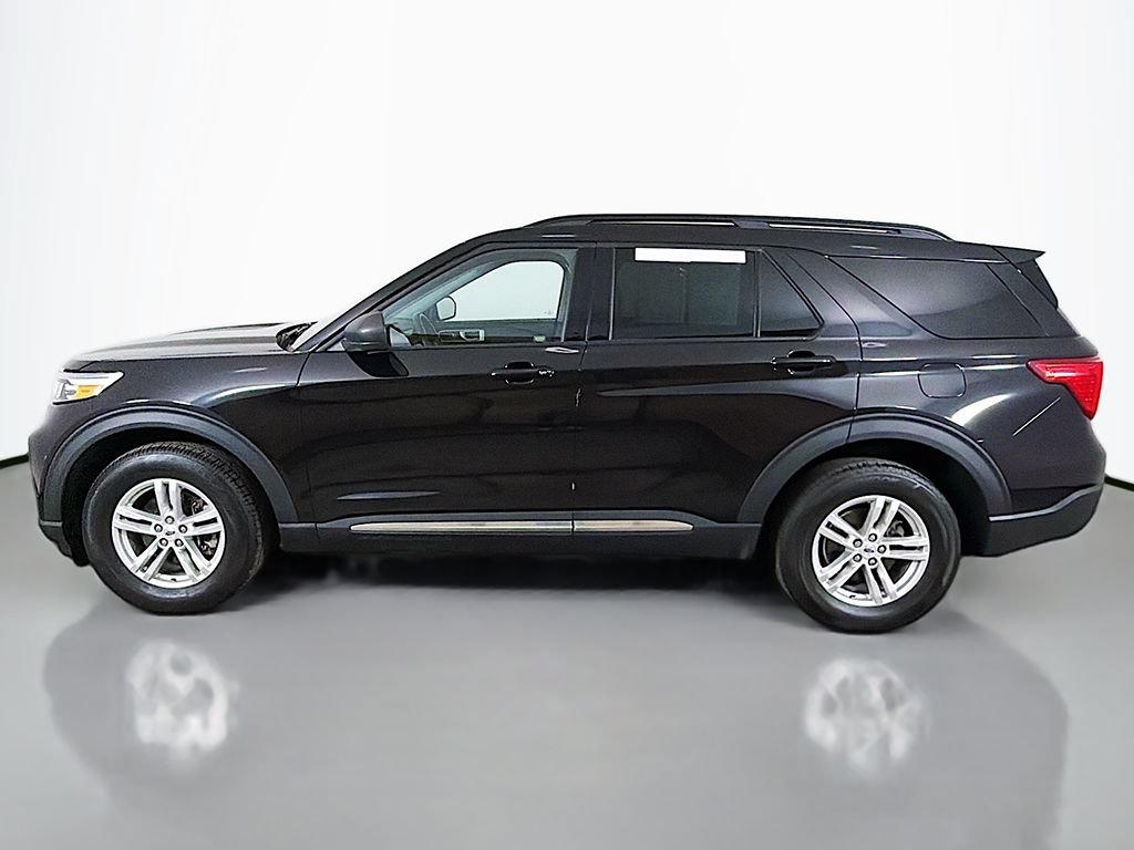 Used 2023 Ford Explorer XLT w/ Equipment Group 202A AWD/4WD image 16