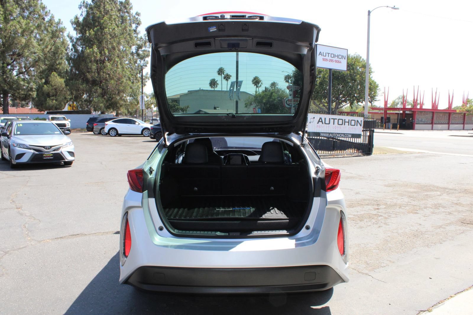 Used 2018 Toyota Prius Prime Premium FWD image 36