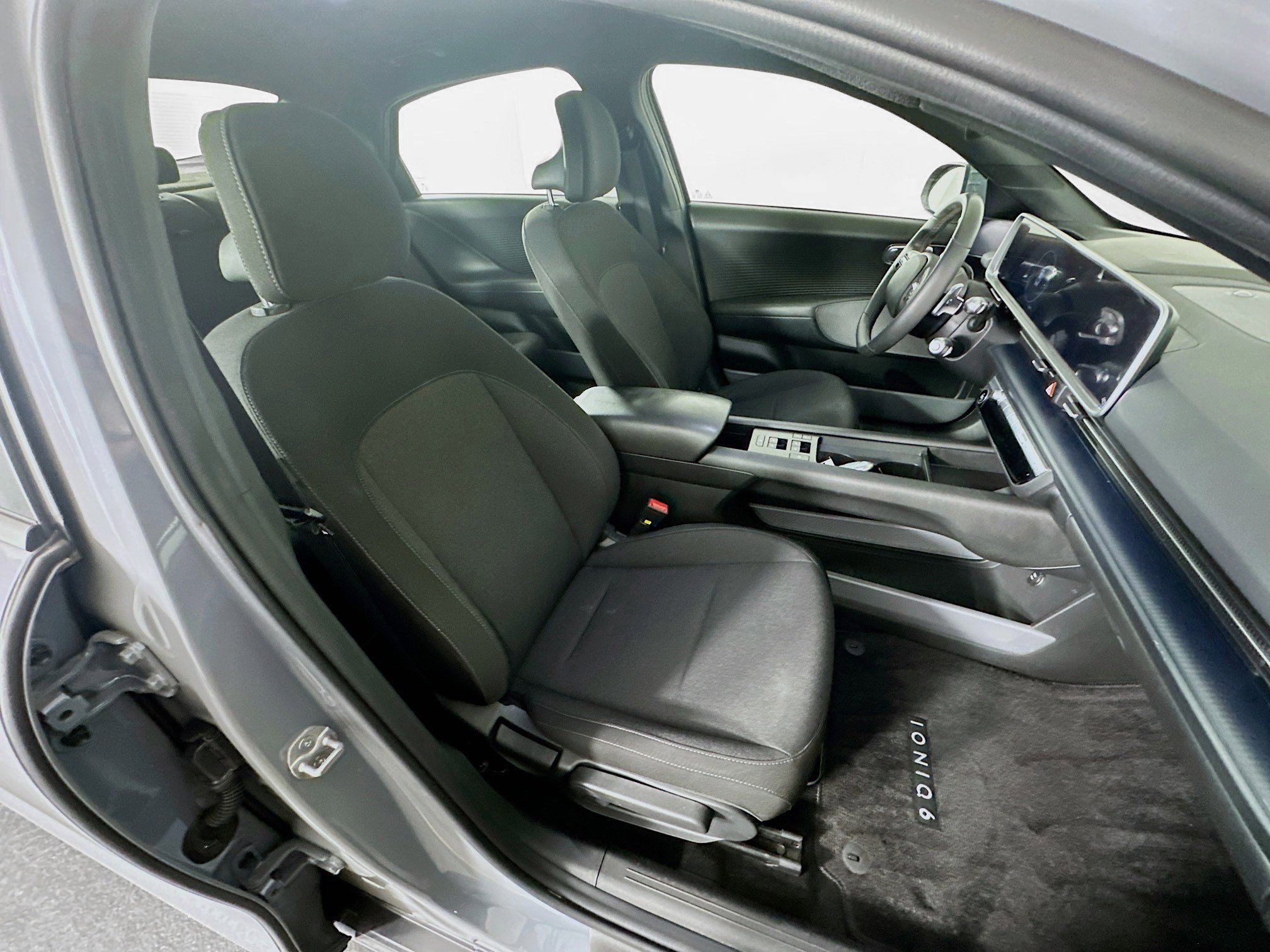 Used 2024 Hyundai Ioniq 6 SEL RWD image 32