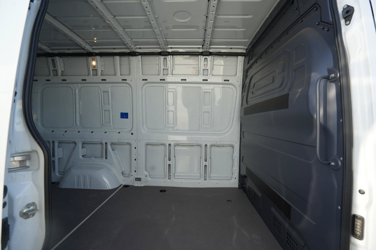 Used 2024 Mercedes-Benz Sprinter 2500 image 28