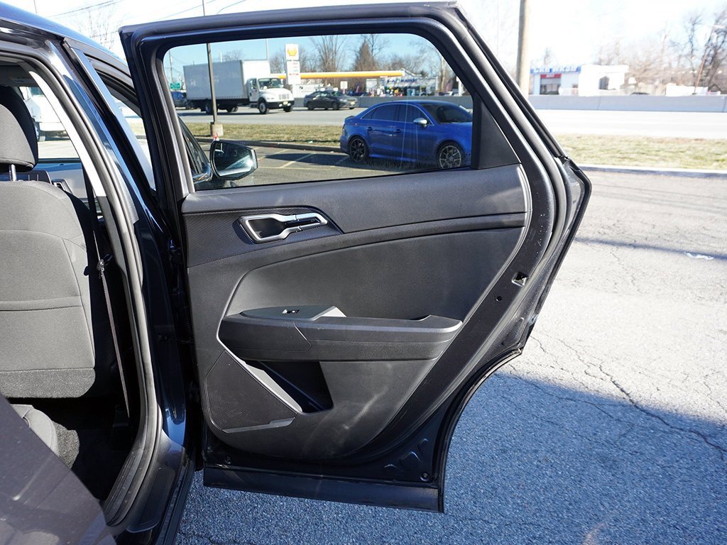 Used 2025 Kia Sportage LX image 23