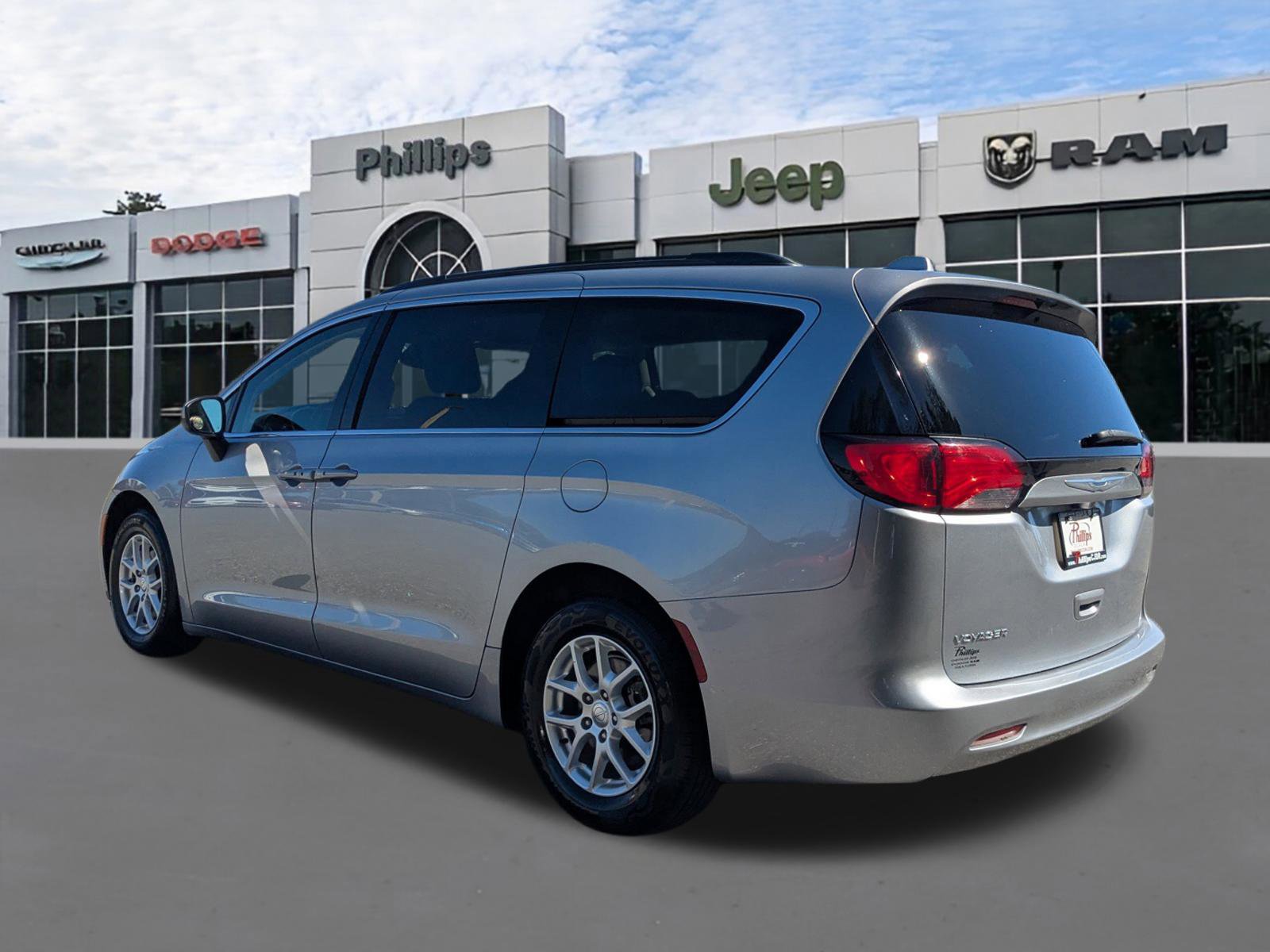 Certified 2020 Chrysler Voyager Lxi FWD image 5